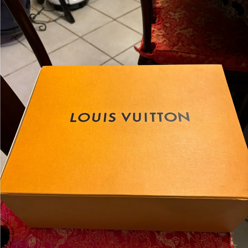 Louis Vuitton trainer low transparent. - Picture 7 of 9